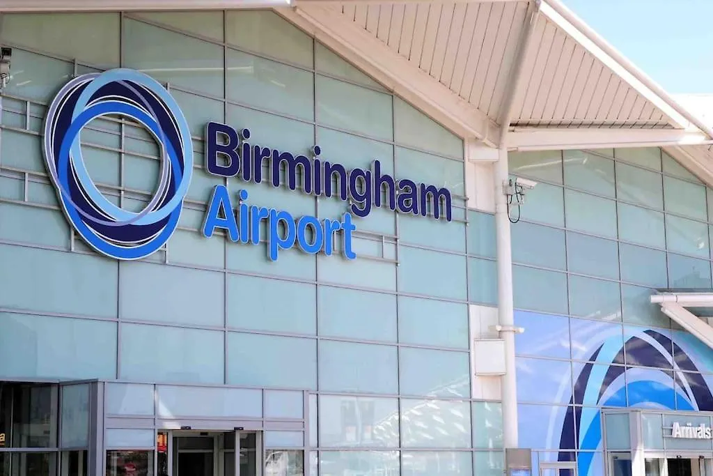 3Br House With 3 Bathrooms - Families - Professionals - Relocators - Nec - Bhx - Hs2 - Jlr - Travel Cot Available - Pets Welcome - Free Parking Birmingham 0*,  United Kingdom
