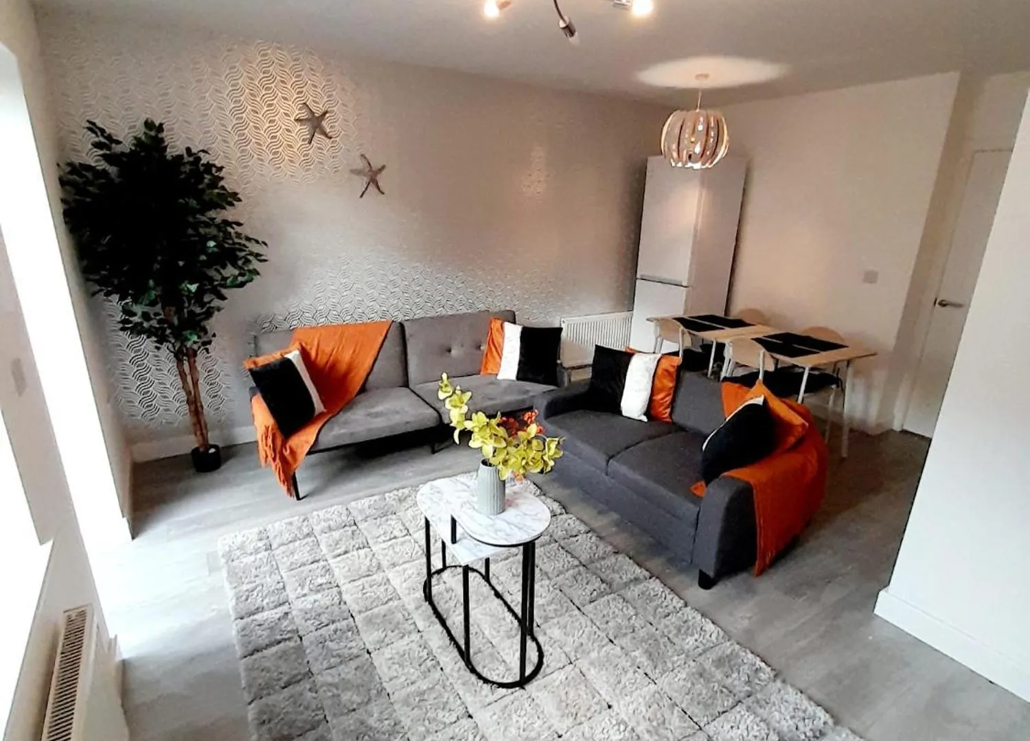 3Br House With 3 Bathrooms - Families - Professionals - Relocators - Nec - Bhx - Hs2 - Jlr - Travel Cot Available - Pets Welcome - Free Parking Birmingham 0*,  United Kingdom