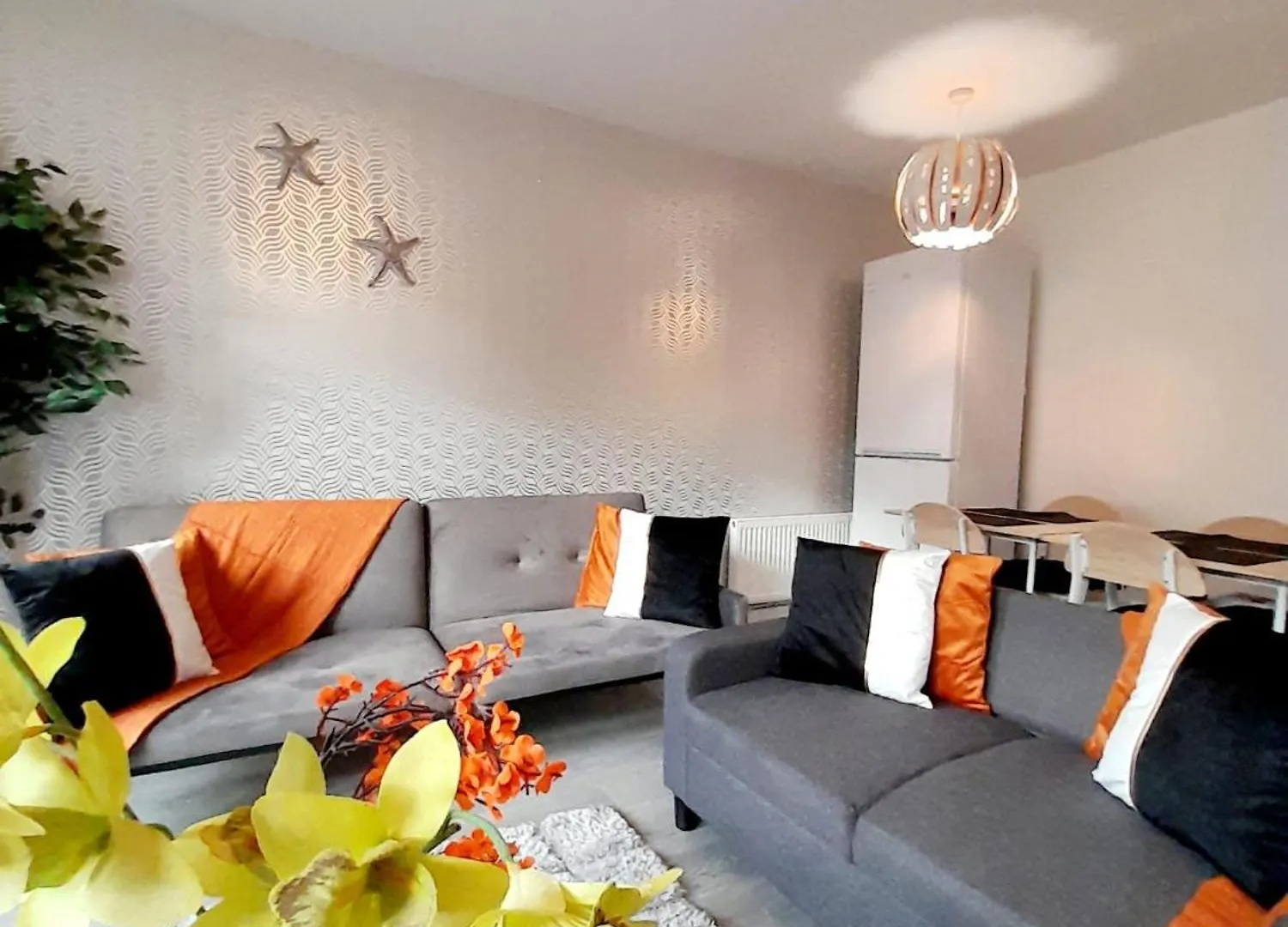 3Br House With 3 Bathrooms - Families - Professionals - Relocators - Nec - Bhx - Hs2 - Jlr - Travel Cot Available - Pets Welcome - Free Parking Birmingham 0*,  United Kingdom