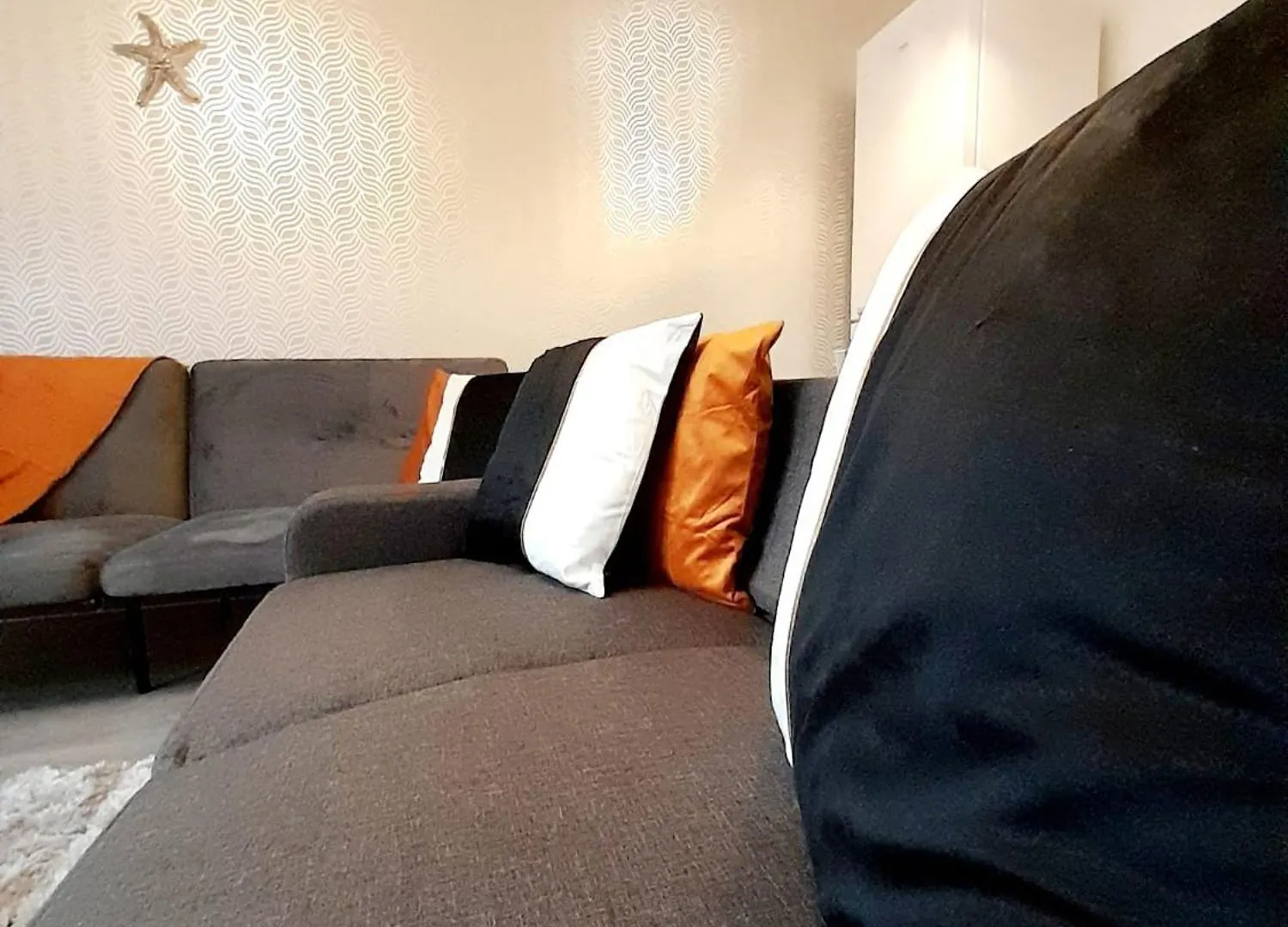 3Br House With 3 Bathrooms - Families - Professionals - Relocators - Nec - Bhx - Hs2 - Jlr - Travel Cot Available - Pets Welcome - Free Parking Birmingham Holiday home