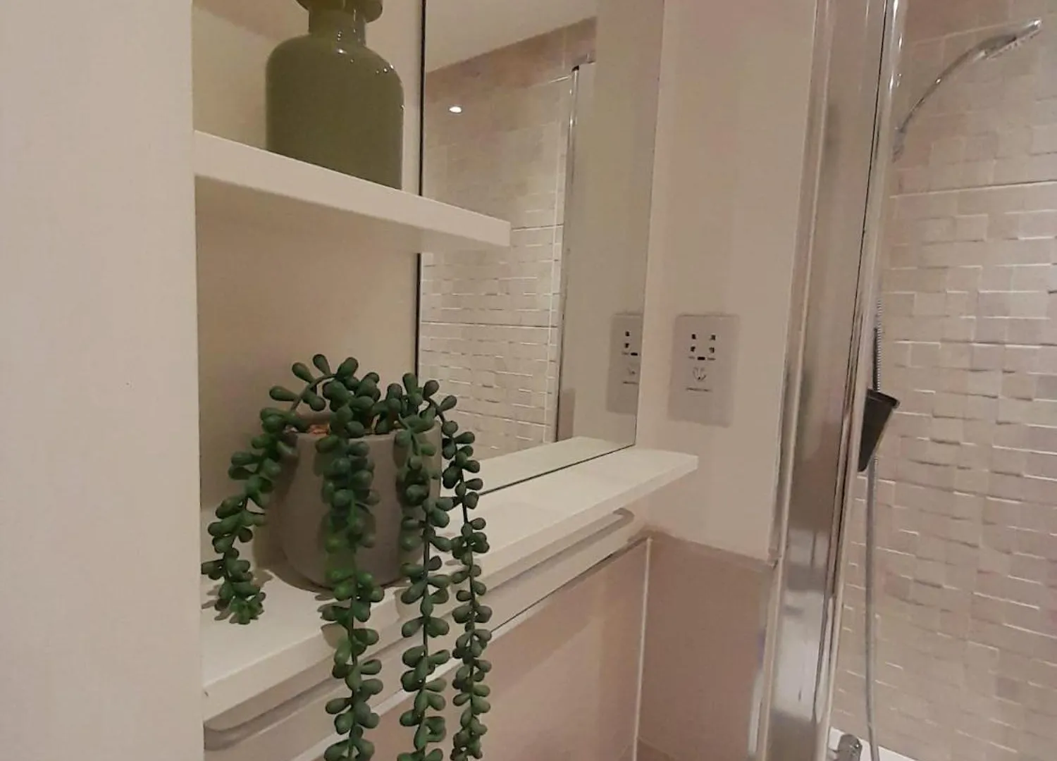 3Br House With 3 Bathrooms - Families - Professionals - Relocators - Nec - Bhx - Hs2 - Jlr - Travel Cot Available - Pets Welcome - Free Parking Birmingham Holiday home