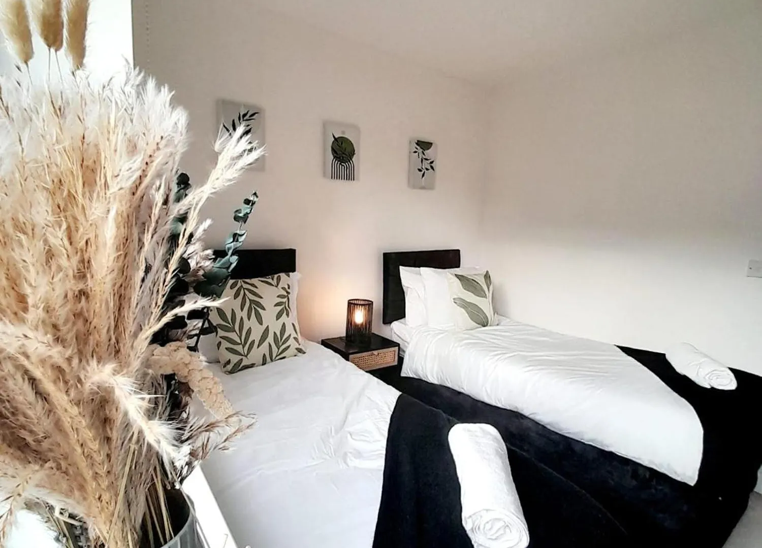 3Br House With 3 Bathrooms - Families - Professionals - Relocators - Nec - Bhx - Hs2 - Jlr - Travel Cot Available - Pets Welcome - Free Parking Birmingham Holiday home