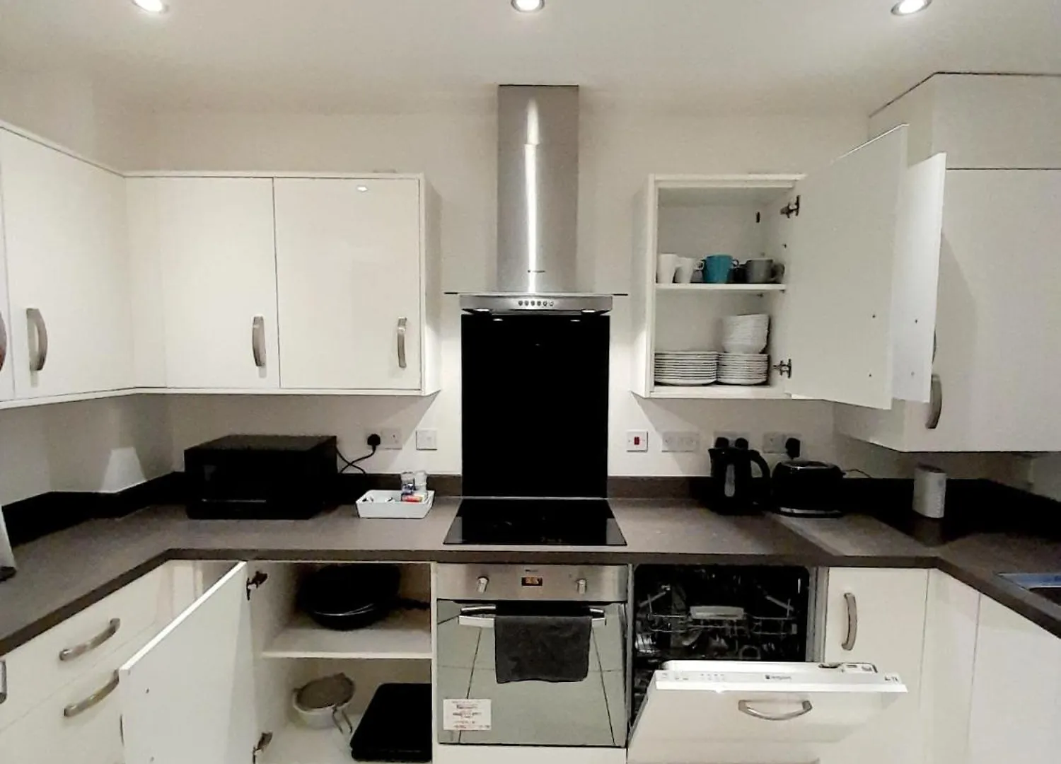 Holiday home 3Br House With 3 Bathrooms - Families - Professionals - Relocators - Nec - Bhx - Hs2 - Jlr - Travel Cot Available - Pets Welcome - Free Parking Birmingham