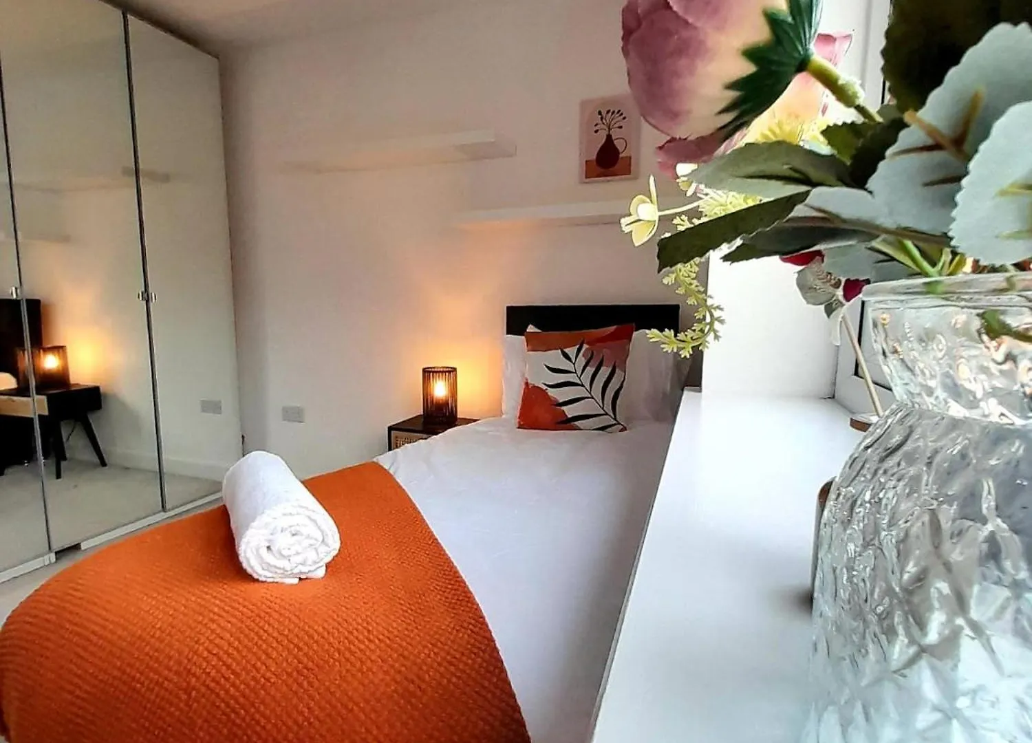 3Br House With 3 Bathrooms - Families - Professionals - Relocators - Nec - Bhx - Hs2 - Jlr - Travel Cot Available - Pets Welcome - Free Parking Birmingham 0*,
