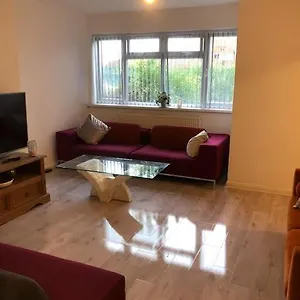  Holiday home Cozy Family Home: Nec-adjacent With Airport Convenience