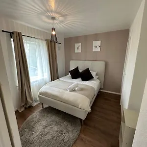  Holiday home Lovely Spacious 3 Bedrooms House
